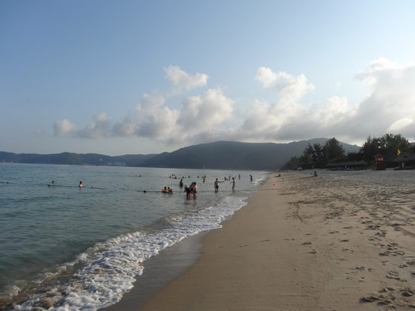 Sanya-Bureau_600