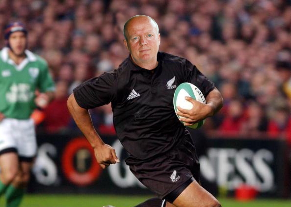 moodie-all-black